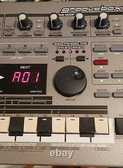 Roland MC-303 Groovebox Sound Rhythm Sequencer! NOT FROM JAPAN! FAST FREE SHIP